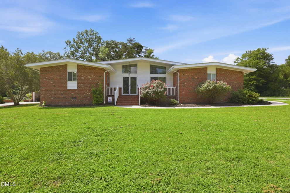 Unit for sale at 2405 Hillford Drive, Burlington, NC 27217