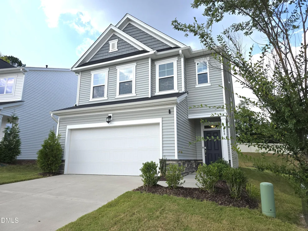 Unit for sale at 1008 Maple Branch Circle, Graham, NC 27253