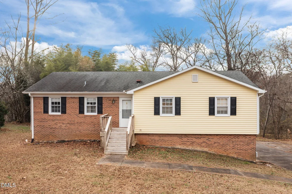 Unit for sale at 3221 Oakridge Drive, Graham, NC 27253
