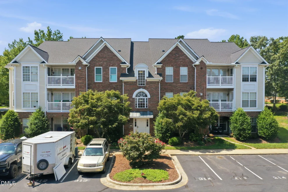 Unit for sale at 2221 Delaney Drive, Burlington, NC 27215