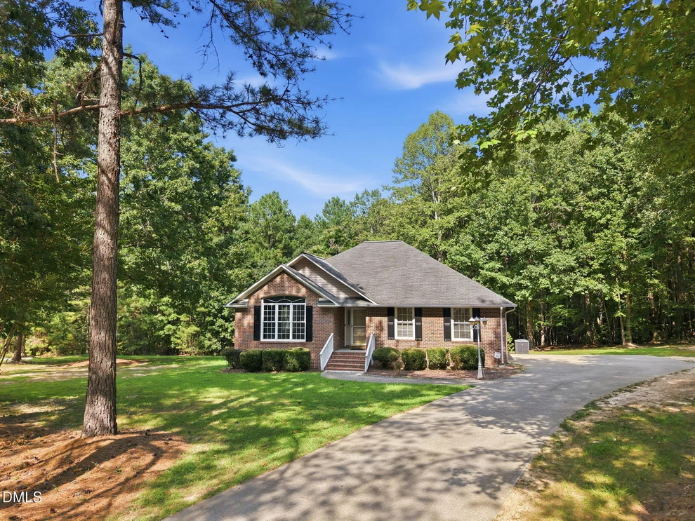Unit for sale at 606 Dabney Woods Lane, Henderson, NC 27537