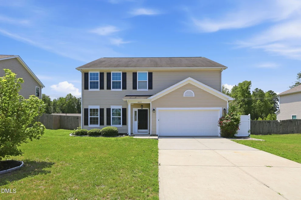 Unit for sale at 1009 Harvest Point Drive, Fuquay Varina, NC 27526