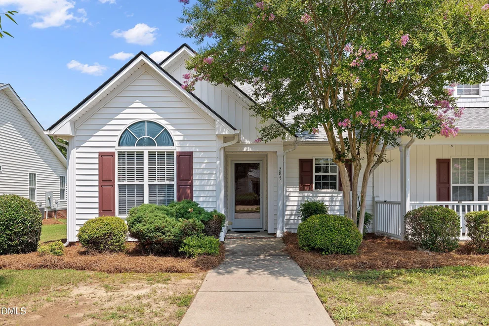 Unit for sale at 585 Pinecroft Drive, Clayton, NC 27520