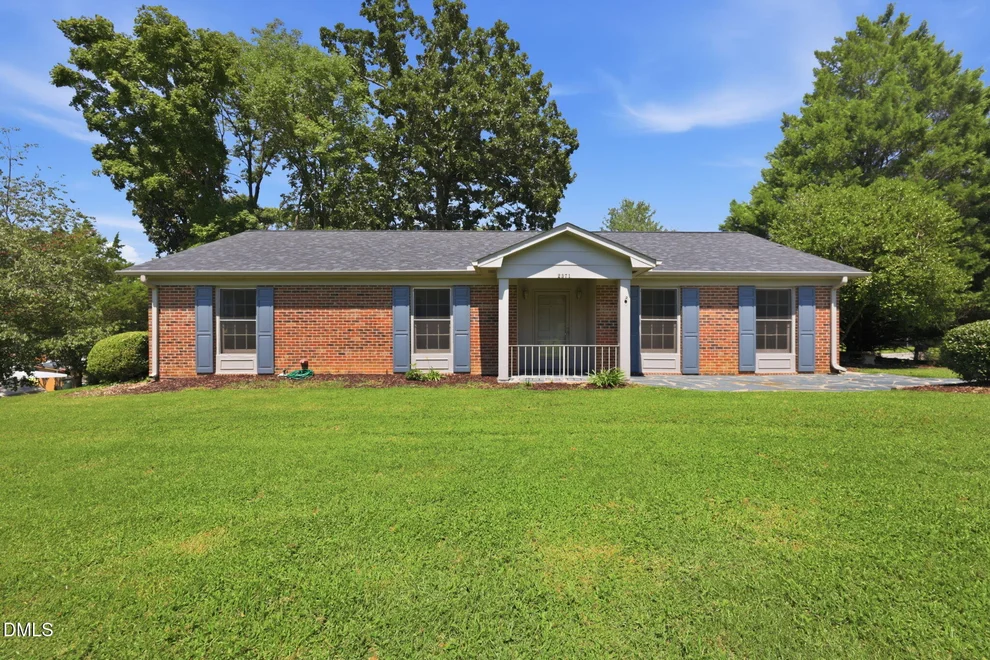 Unit for sale at 2371 Buckingham Road, Burlington, NC 27217