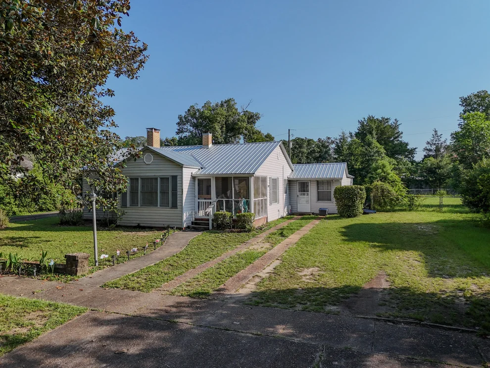 Unit for sale at 347 Park Avenue, DeFuniak Springs, FL 32435