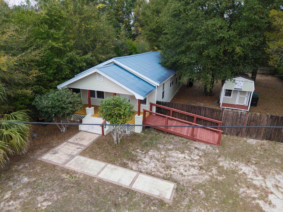 Unit for sale at 120 N Davis Lane, DeFuniak Springs, FL 32433