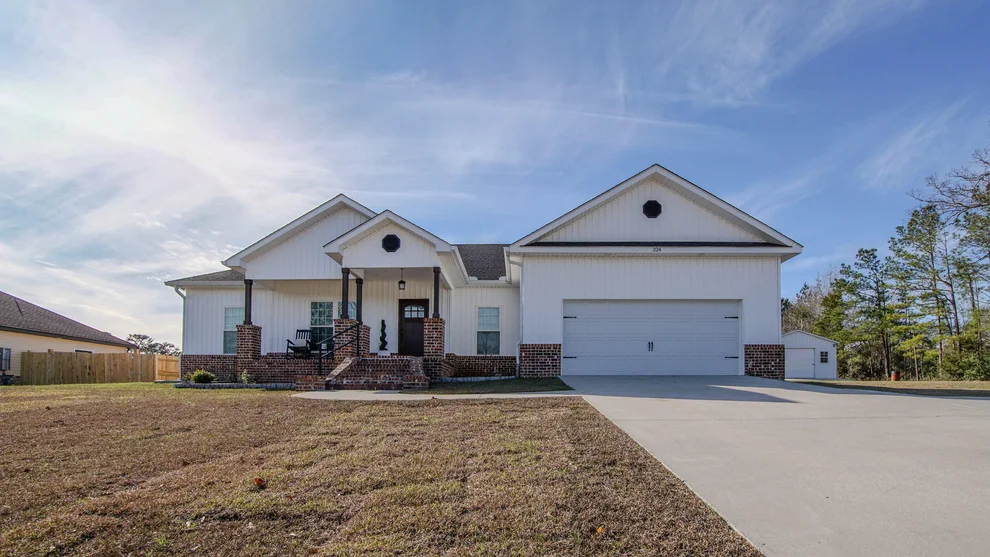Unit for sale at 324 Adams Avenue, Andalusia, AL 36420
