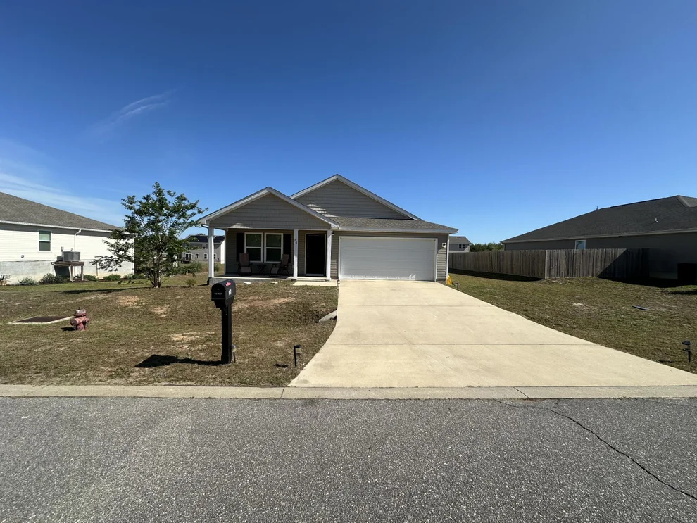 Unit for sale at 26 W Lockwood Way, DeFuniak Springs, FL 32435