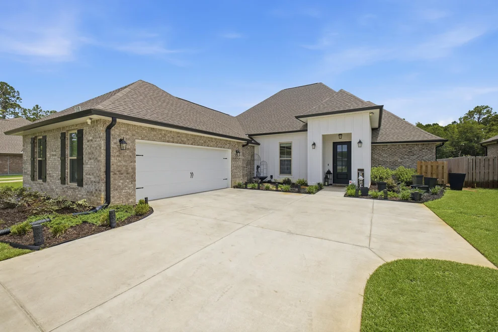 Unit for sale at 130 Lumen Loop, Freeport, FL 32439