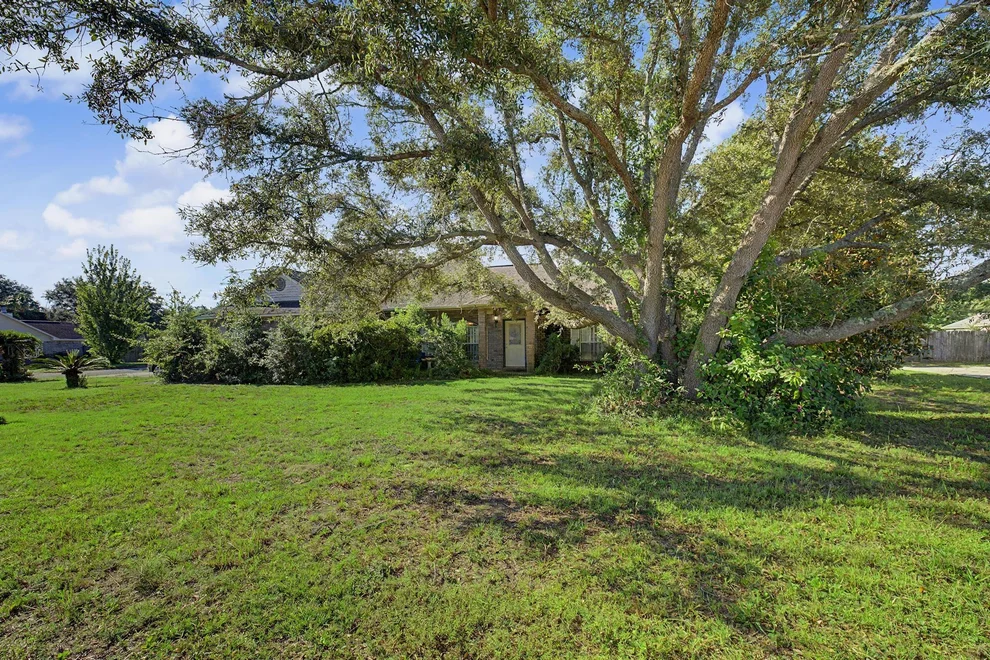 Unit for sale at 2619 Barefoot Creek Circle, Navarre, FL 32566