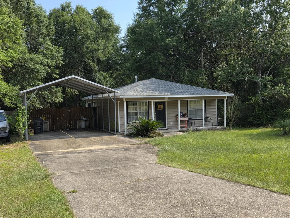 Unit for sale at 30 Blue Gill Loop, DeFuniak Springs, FL 32433