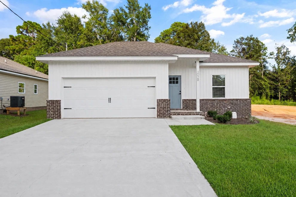 Unit for sale at 3028 N 11th Avenue, Milton, FL 32583