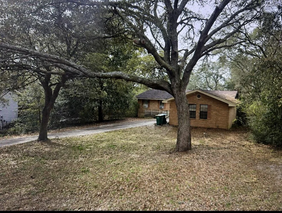 Unit for sale at 209 Ashley Drive, Crestview, FL 32536