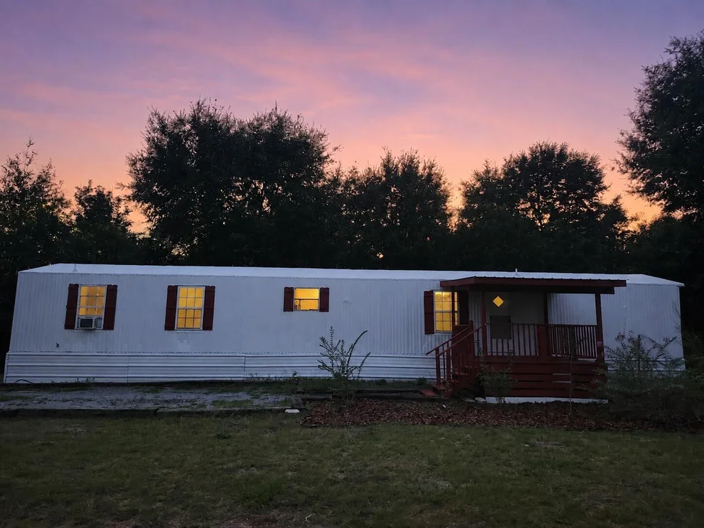Unit for sale at 221 Leonardo Lane, DeFuniak Springs, FL 32433