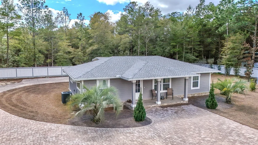 Unit for sale at 521 W Juniper Avenue, DeFuniak Springs, FL 32433