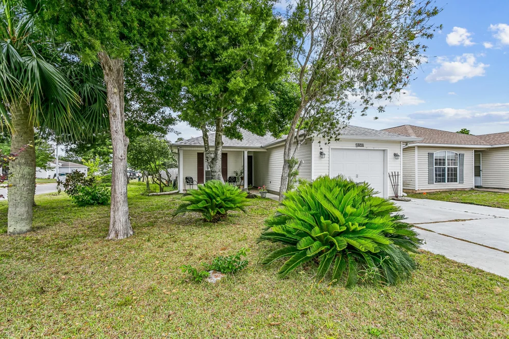 Unit for sale at 1878 Vineyard Street, Navarre, FL 32566