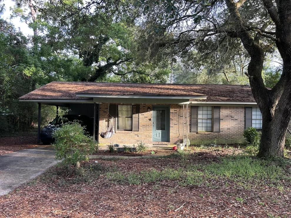 Unit for sale at 2008 Juniper Lake Road, DeFuniak Springs, FL 32433
