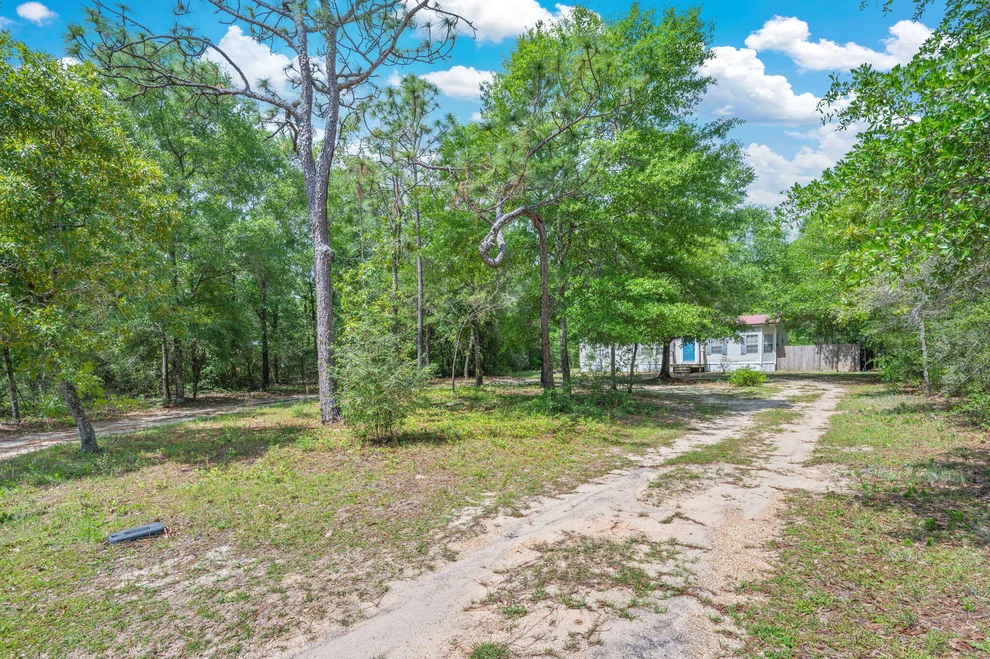 Unit for sale at 203 W Picasso Circle, DeFuniak Springs, FL 32433