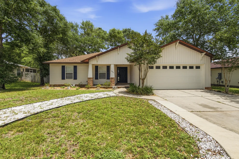 Unit for sale at 403 Hunters Ridge Road, DeFuniak Springs, FL 32433