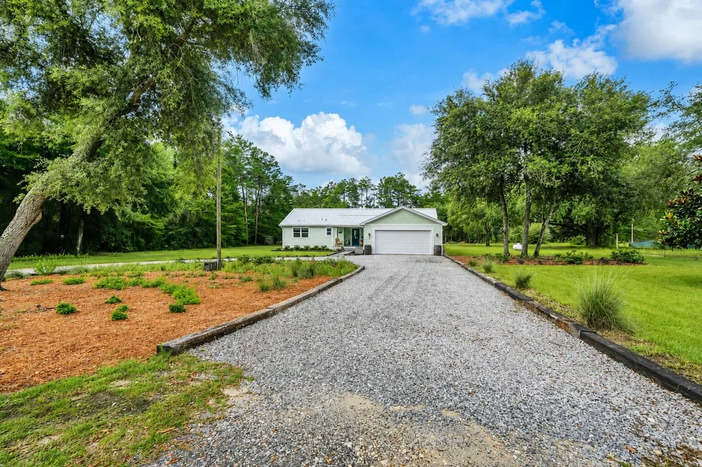 Unit for sale at 819 Woodlawn Road, Freeport, FL 32439