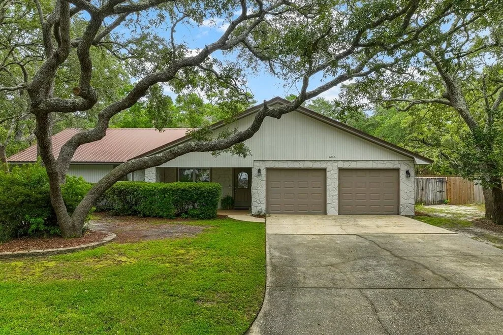 Unit for sale at 606 E Greenwood Cove, Niceville, FL 32578