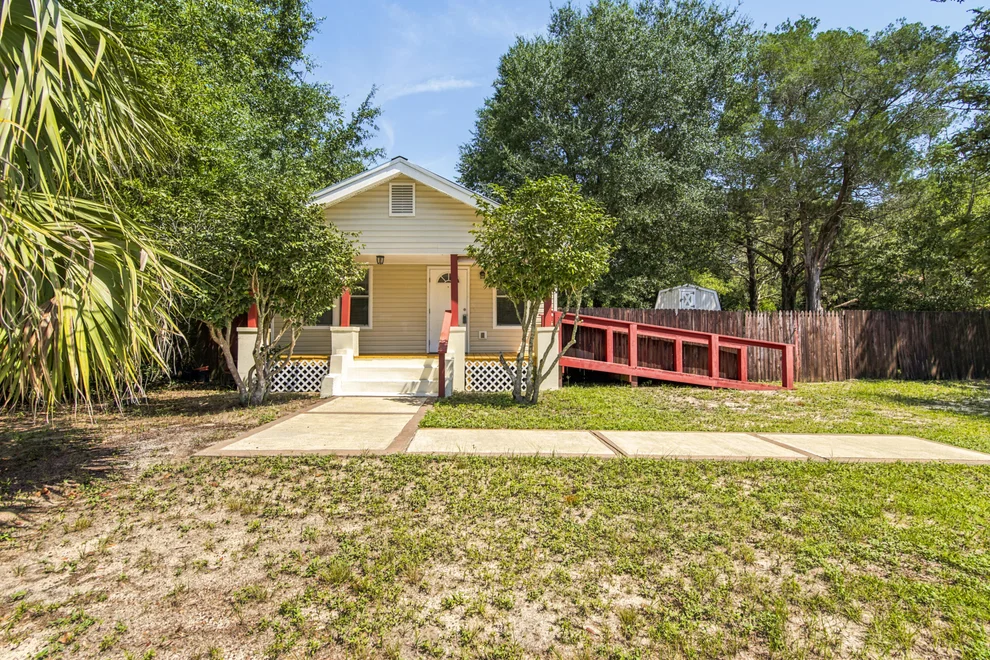 Unit for sale at 120 N Davis Lane, DeFuniak Springs, FL 32433