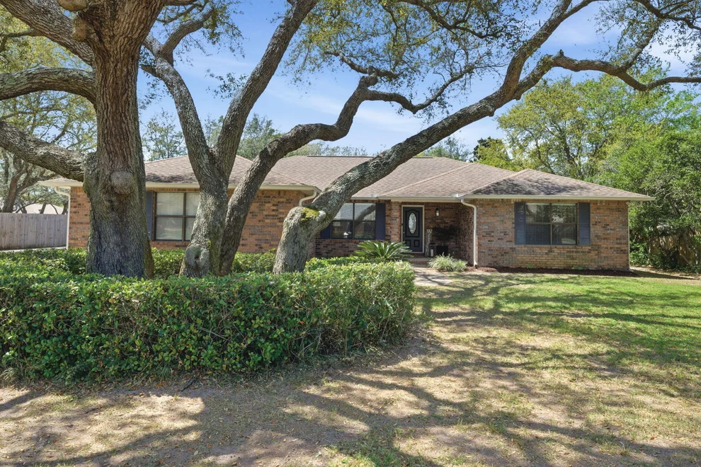 Unit for sale at 2569 Cypress Point Circle, Navarre, FL 32566