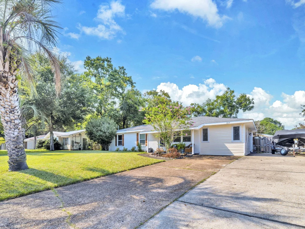 Unit for sale at 227 NW Holmes Boulevard, Fort Walton Beach, FL 32548