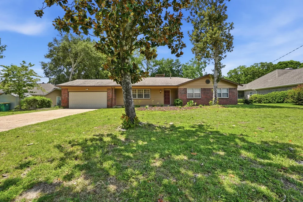 Unit for sale at 98 Country Club Road, Shalimar, FL 32579