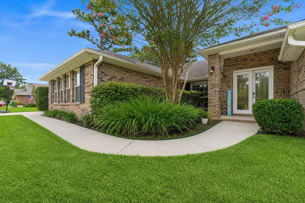 Unit for sale at 5925 Wind Trace Road, Crestview, FL 32536