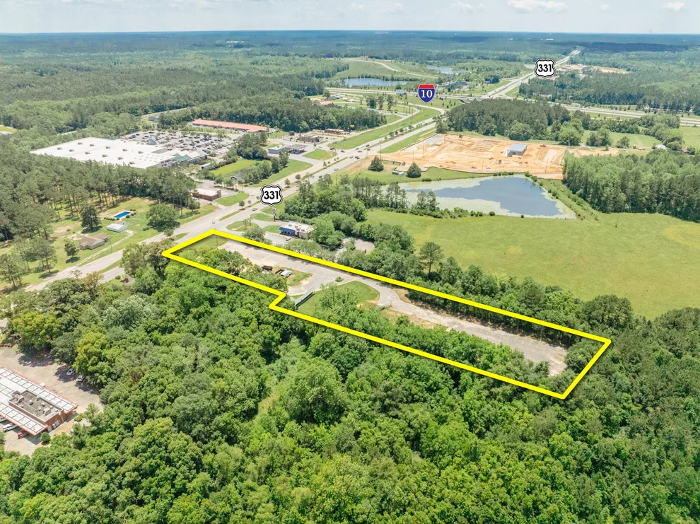 Unit for sale at 1586 US-331, DeFuniak Springs, FL 32435