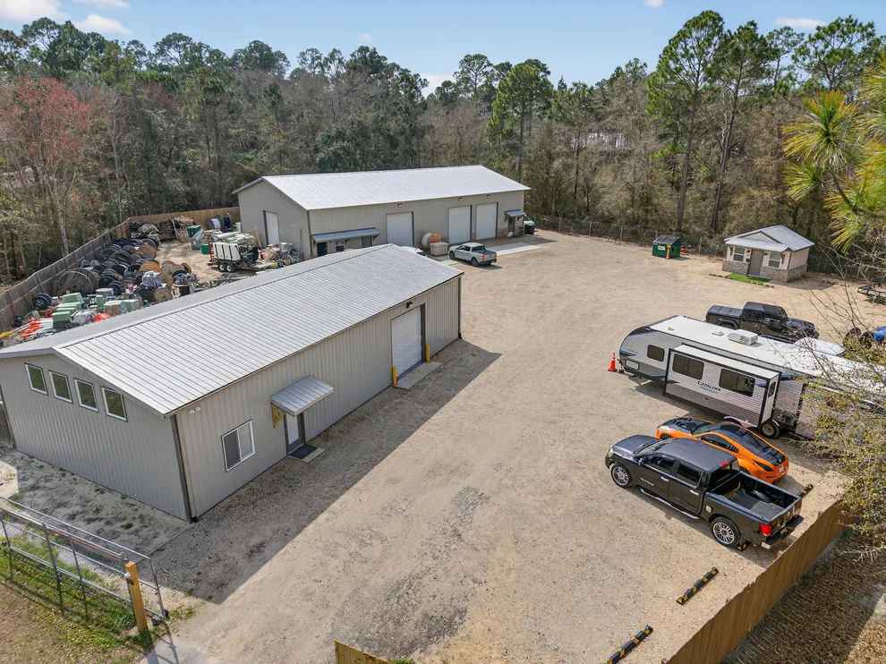 Unit for sale at 60 McDaniels Fishcamp Road, Freeport, FL 32439