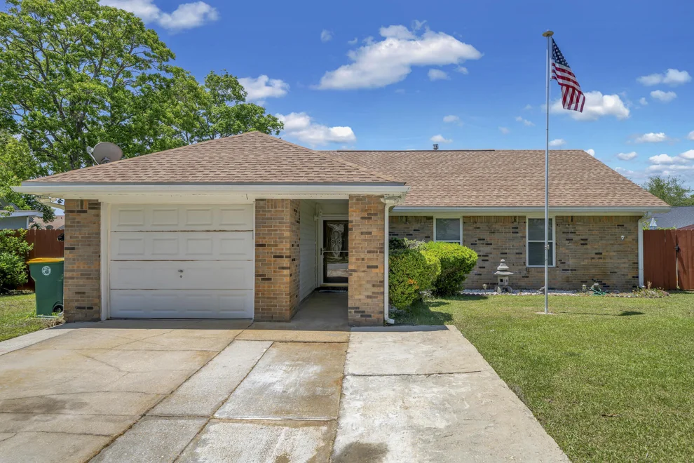 Unit for sale at 1022 Blvd De La Parisienne, Mary Esther, FL 32569