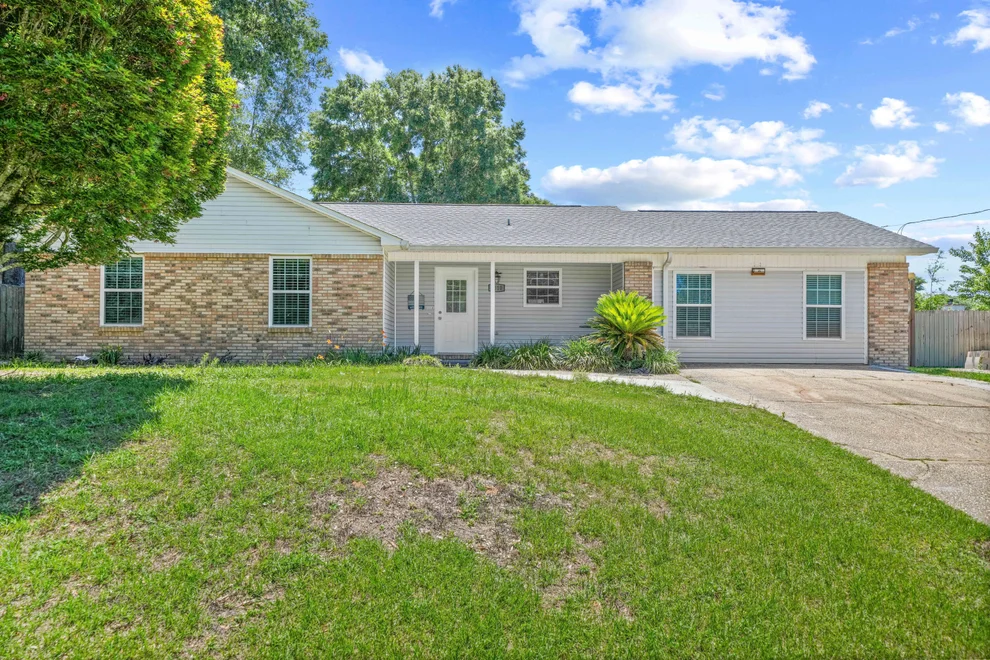 Unit for sale at 3010 Windsor Circle, Crestview, FL 32539