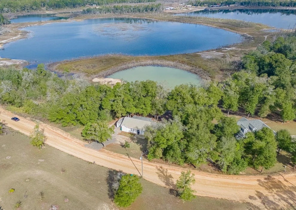 Unit for sale at 3068 Woodymarion Drive, Chipley, FL 32428