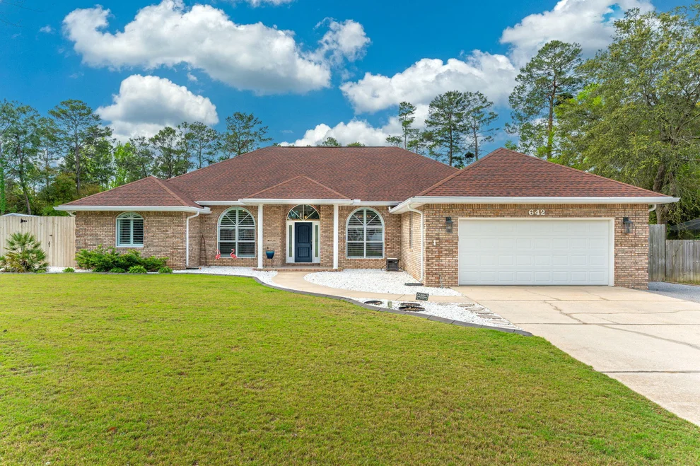 Unit for sale at 642 W Kilcullen Drive, Niceville, FL 32578