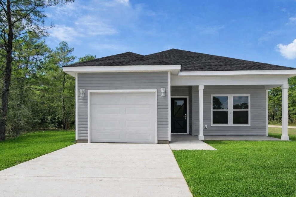 Unit for sale at 470 E Marigold East Avenue, DeFuniak Springs, FL 32433
