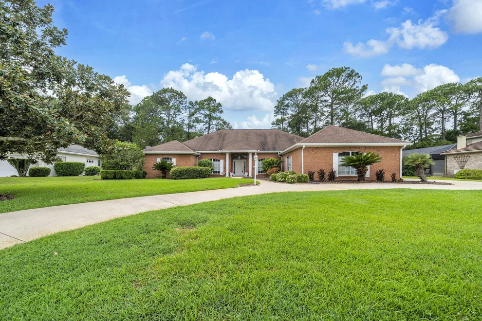 Unit for sale at 1520 Glenlake Circle, Niceville, FL 32578