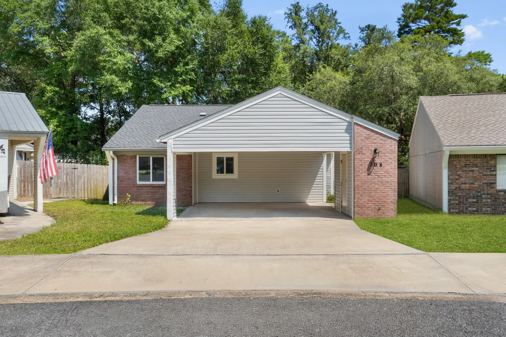 Unit for sale at 208 Cottonwood Court, Niceville, FL 32578