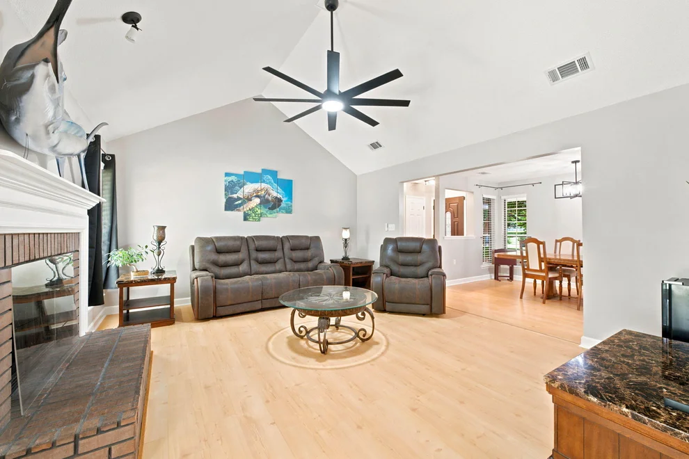 Unit for sale at 2216 Calle De Marbella, Navarre, FL 32566