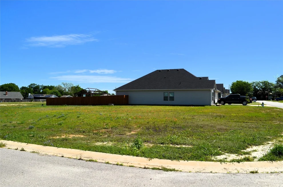 Unit for sale at 341 Preston Road, Mabank, TX 75147