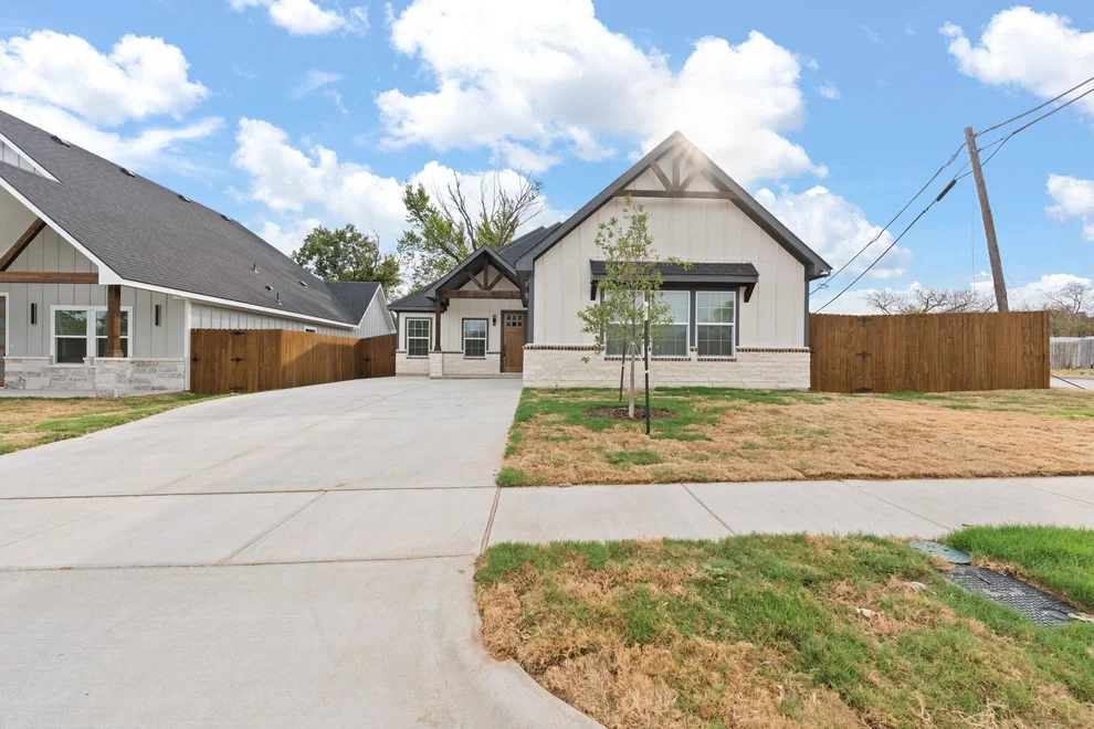 Unit for sale at 813 Tierney Road, Fort Worth, TX 76112