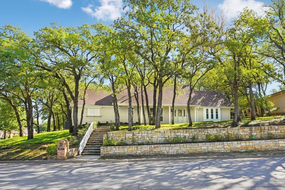 Unit for sale at 2872 Hurstview Drive, Hurst, TX 76054
