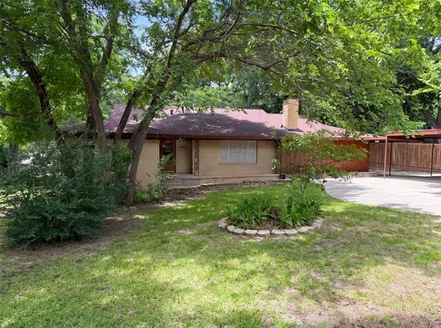 Unit for sale at 202 Vanshire Road W, Lakeside, TX 76108