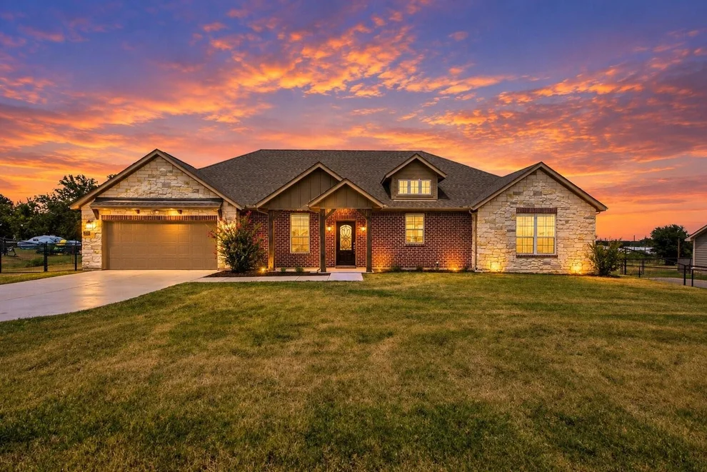 Unit for sale at 1009 Northern Oaks Court, Springtown, TX 76082