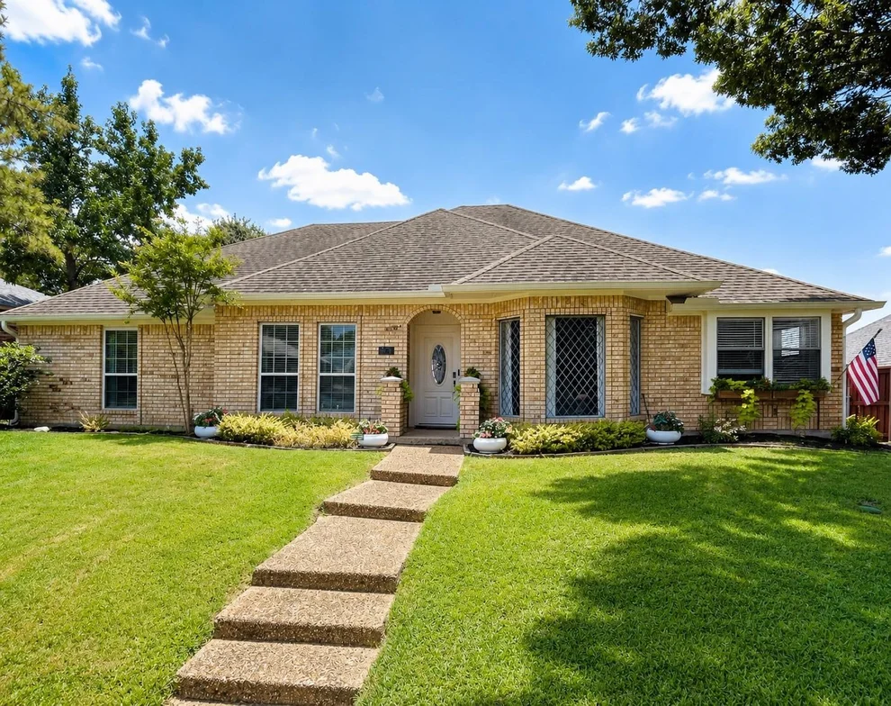 Unit for sale at 2330 Heatherwoods Way, Carrollton, TX 75007