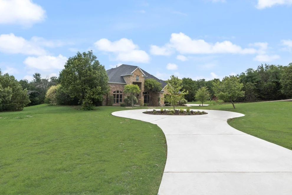 Unit for sale at 137 Bluff Creek Road, Weatherford, TX 76087
