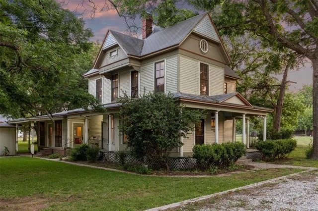 Unit for sale at 405 W Clifton Street, Pilot Point, TX 76258