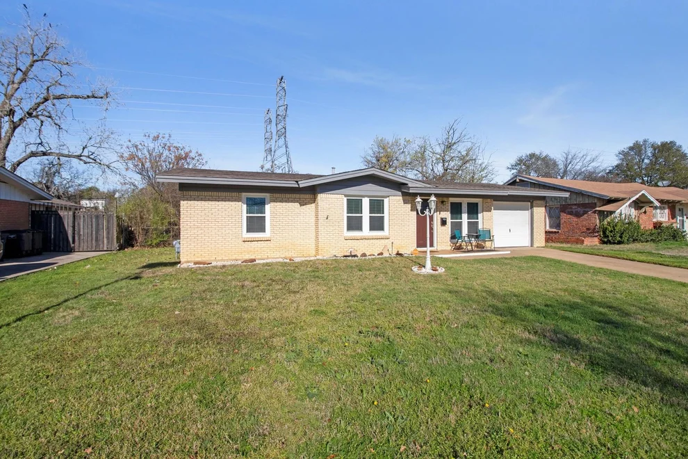 Unit for sale at 1616 Grantland Circle, Fort Worth, TX 76112