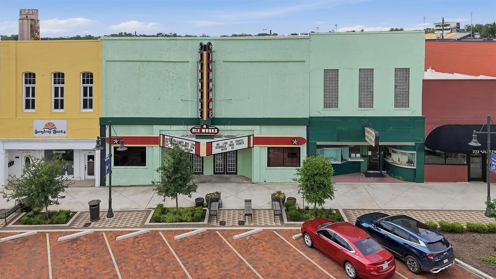 Unit for sale at 218 W Main Street, Denison, TX 75020